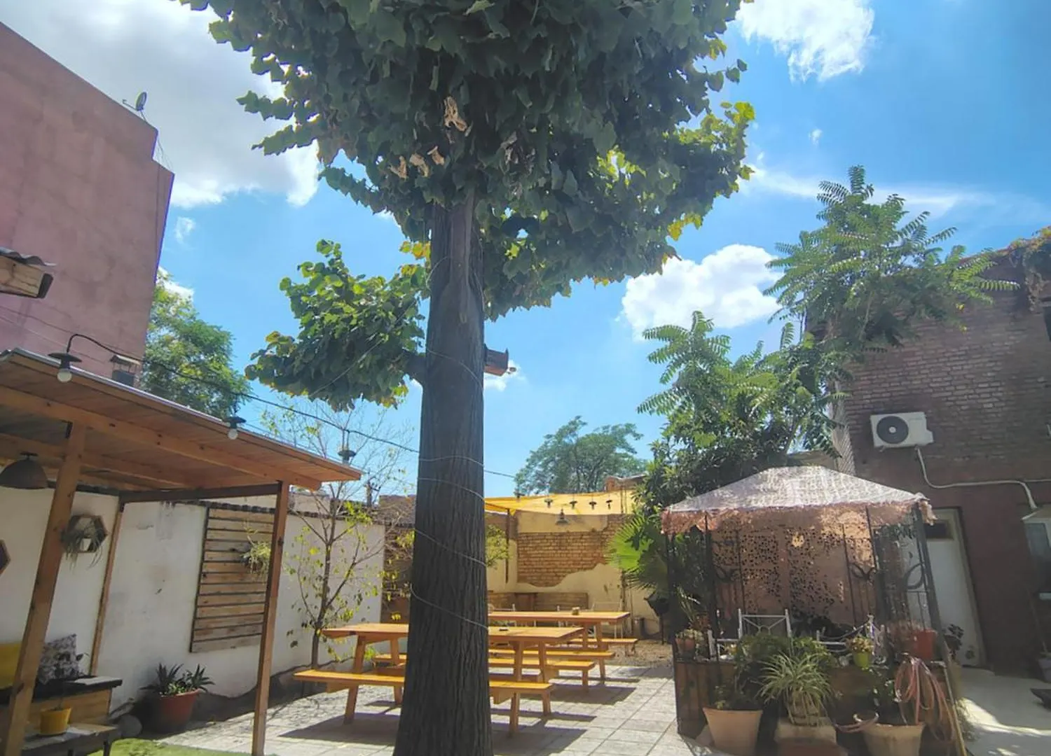 Mora Hostel Mendoza 0*,  Argentina
