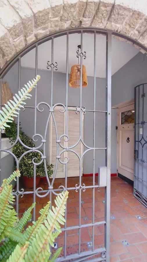 Mora Hostel Mendoza 0*,  Argentina
